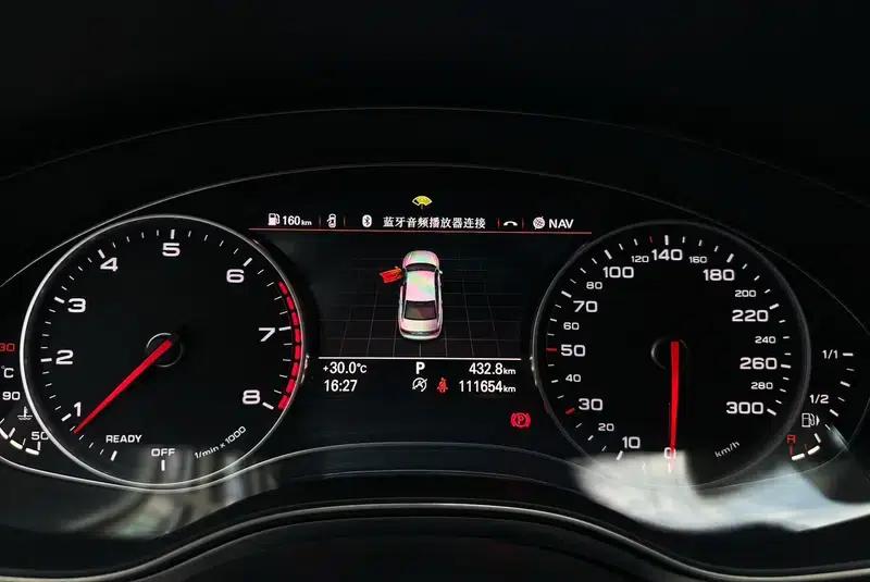 Audi A6L 2018 30th Anniversary Edition 30 FSI Fashion Model — миниатюра 11