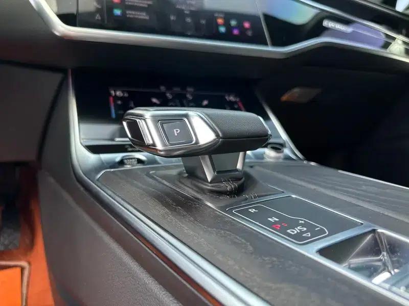 Audi A6L 2023 Facelift 45 TFSI quattro Premium Dynamic Edition — миниатюра 16