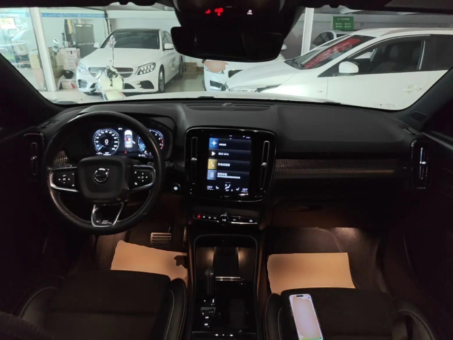Volvo XC40 2020 T4 4x4 Smart Luxury Sport Edition — миниатюра 12