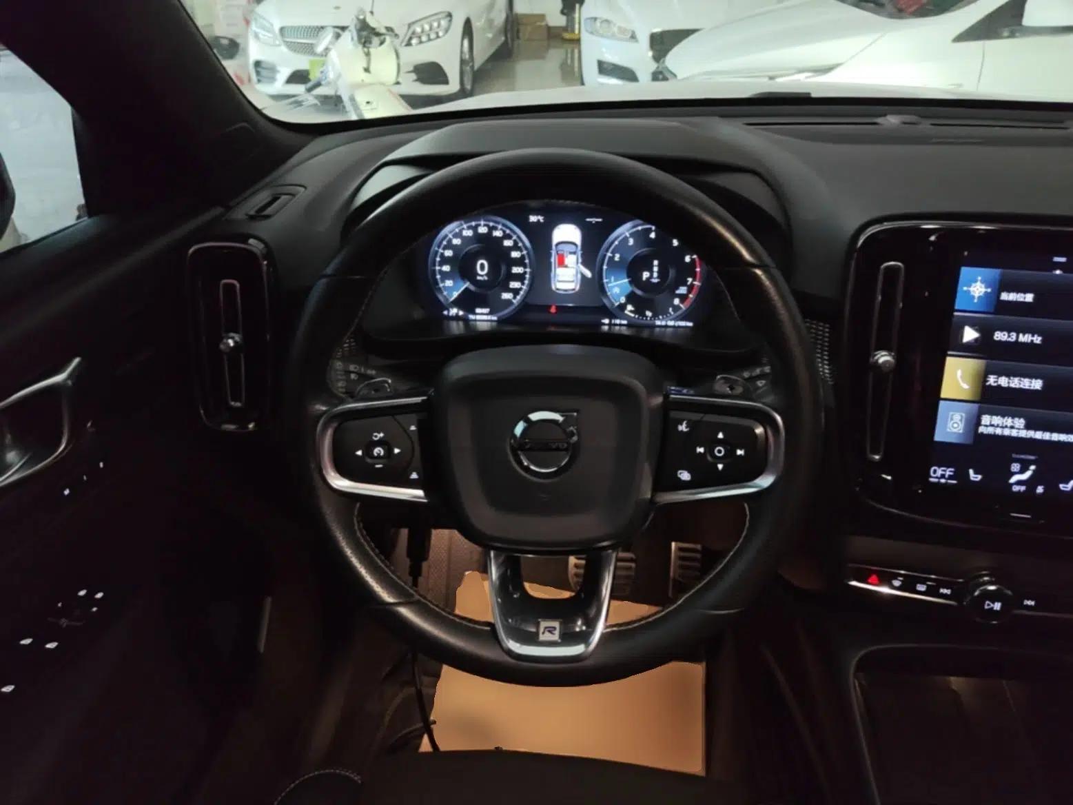 Volvo XC40 2020 T4 4x4 Smart Luxury Sport Edition — миниатюра 13