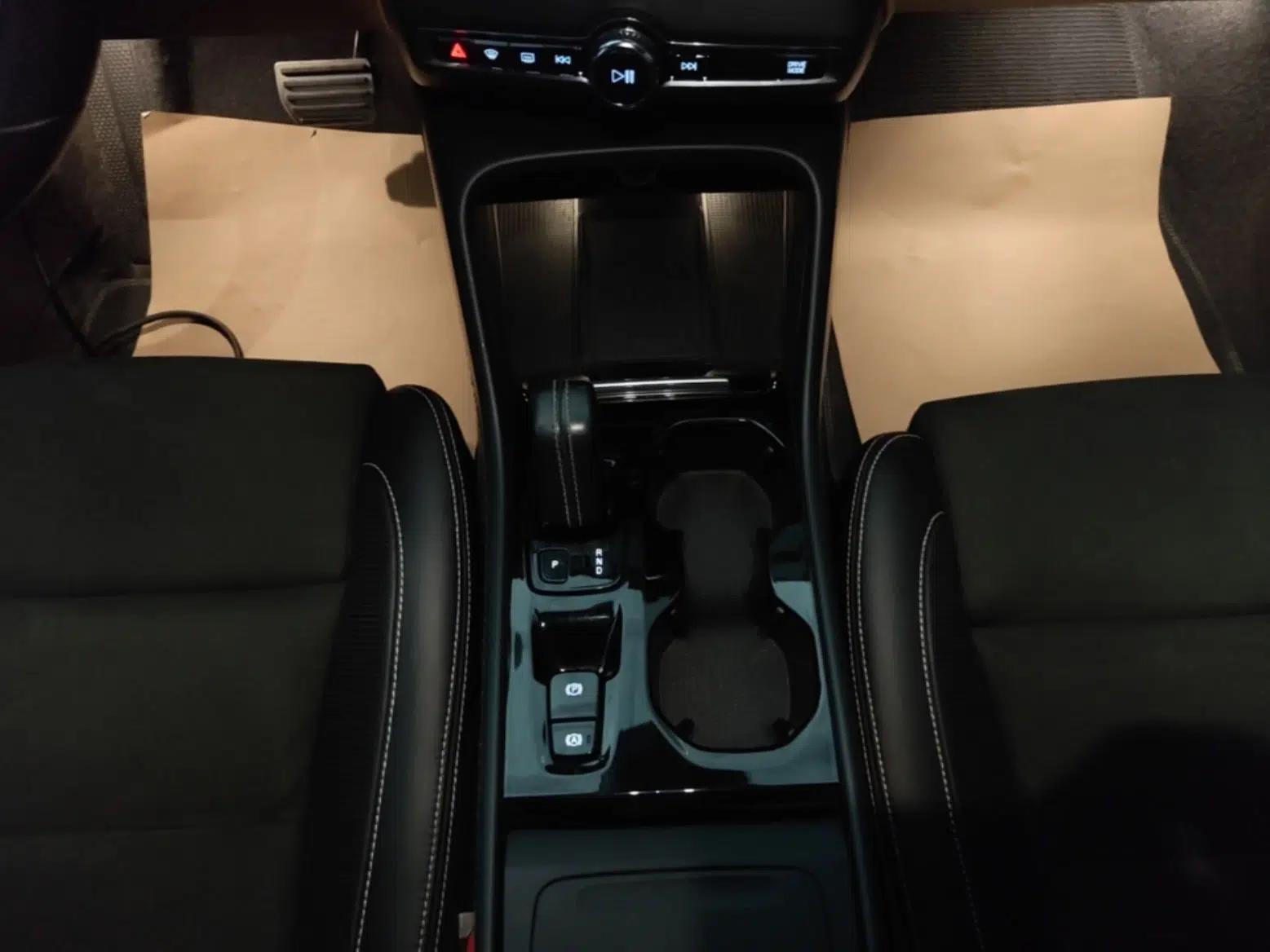 Volvo XC40 2020 T4 4x4 Smart Luxury Sport Edition — миниатюра 16