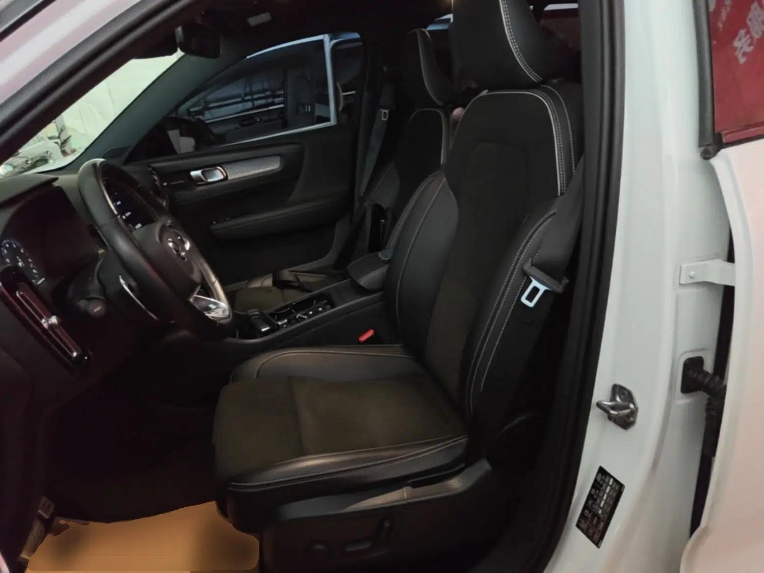 Volvo XC40 2020 T4 4x4 Smart Luxury Sport Edition — миниатюра 17