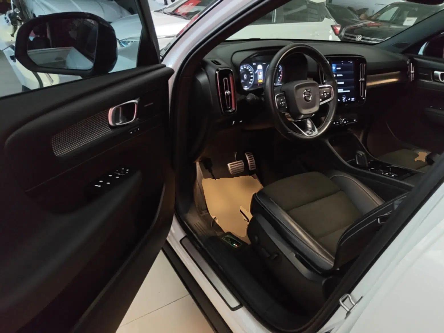Volvo XC40 2020 T4 4x4 Smart Luxury Sport Edition — миниатюра 18