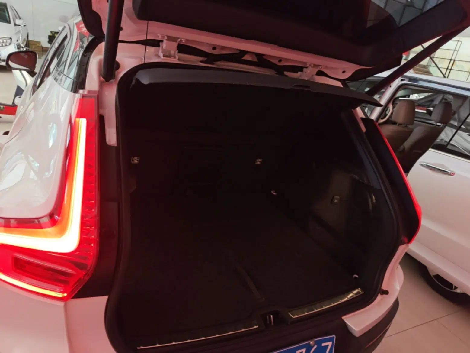 Volvo XC40 2020 T4 4x4 Smart Luxury Sport Edition — миниатюра 22