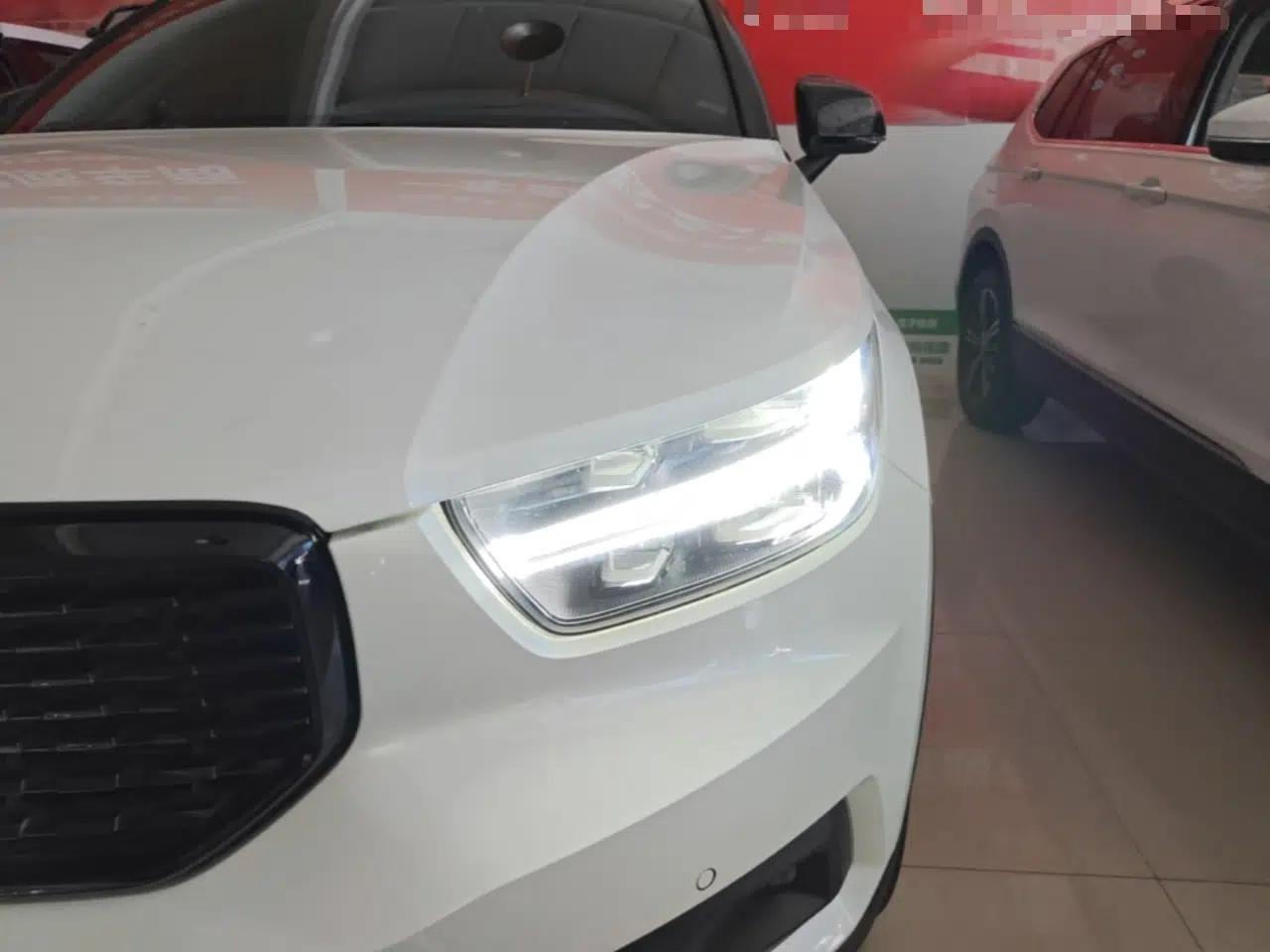 Volvo XC40 2020 T4 4x4 Smart Luxury Sport Edition — миниатюра 8