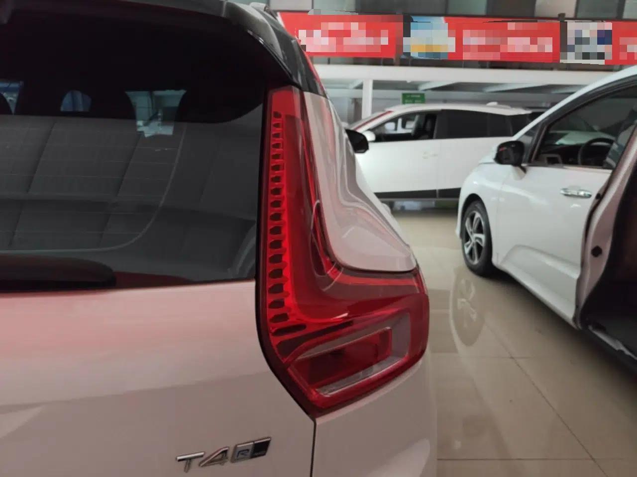 Volvo XC40 2020 T4 4x4 Smart Luxury Sport Edition — миниатюра 9