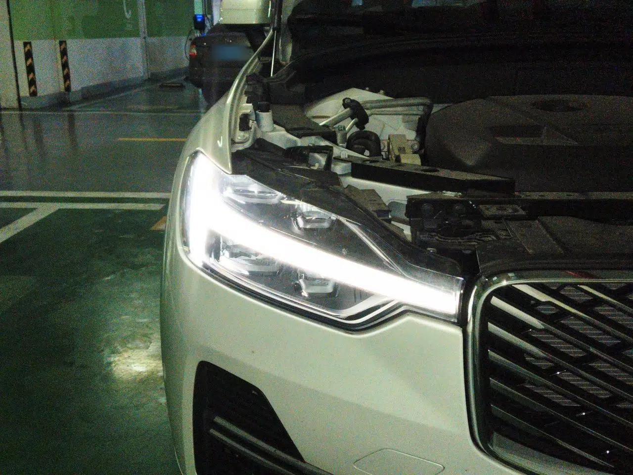 Volvo XC60 New Energy 2026 Model Plug-in Hybrid Long-Range Four-Wheel Drive Zhiyuan Luxury Edition — миниатюра 7