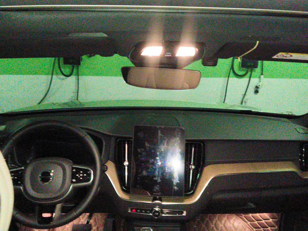 Volvo XC60 New Energy 2026 Model Plug-in Hybrid Long-Range Four-Wheel Drive Zhiyuan Luxury Edition — миниатюра 9