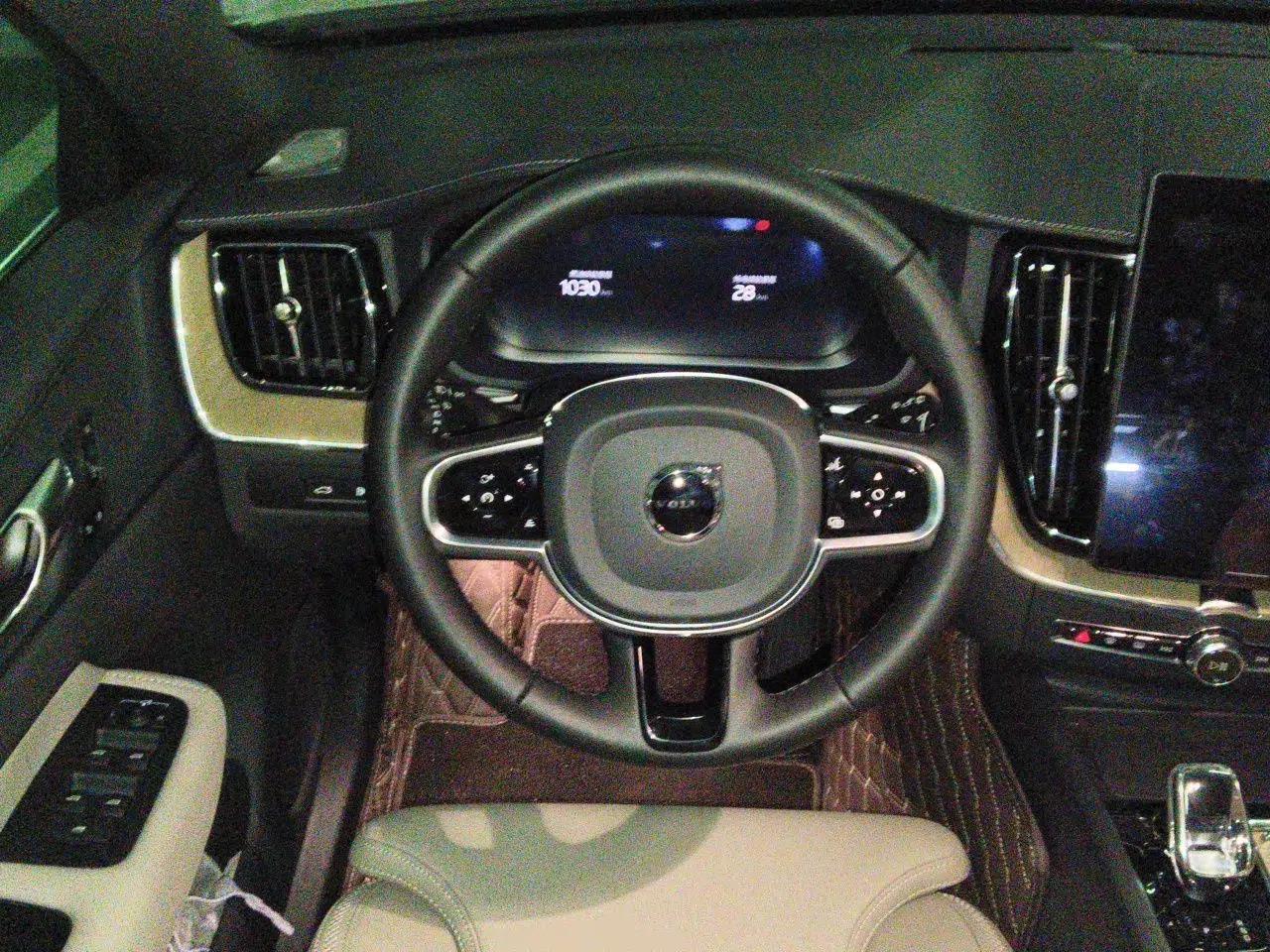 Volvo XC60 New Energy 2026 Model Plug-in Hybrid Long-Range Four-Wheel Drive Zhiyuan Luxury Edition — миниатюра 10