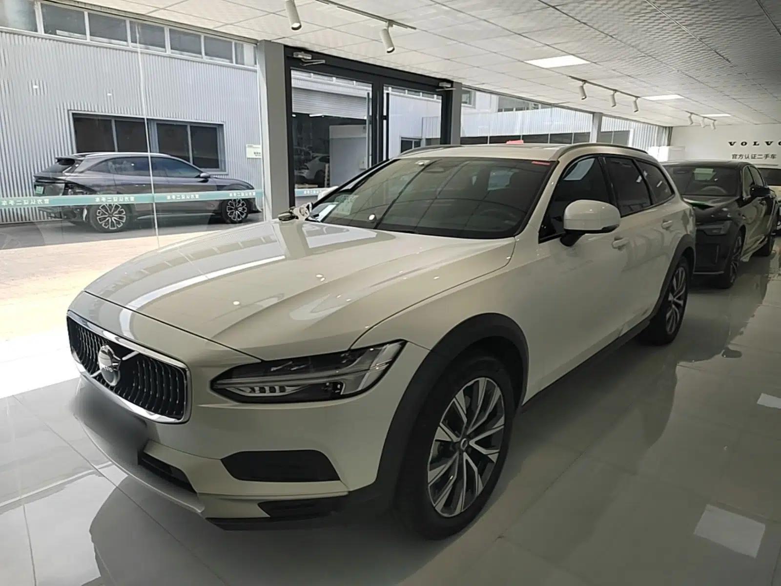 Volvo V90 2022 Cross Country B5 AWD Smart Range Edition — миниатюра 1