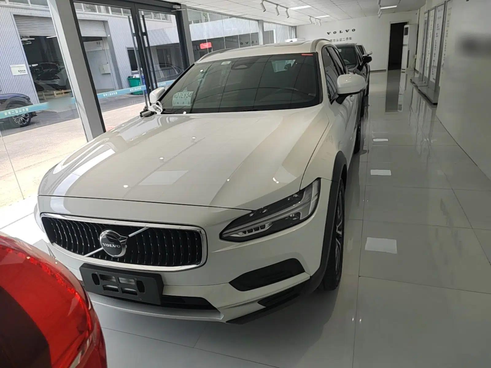 Volvo V90 2022 Cross Country B5 AWD Smart Range Edition — миниатюра 2