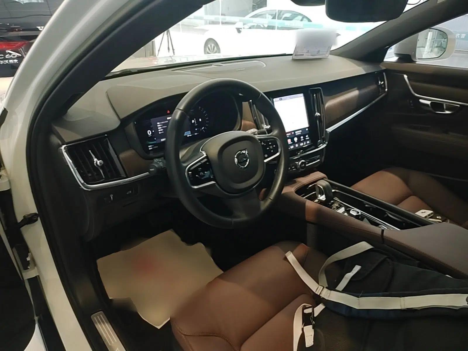 Volvo V90 2022 Cross Country B5 AWD Smart Range Edition — миниатюра 12