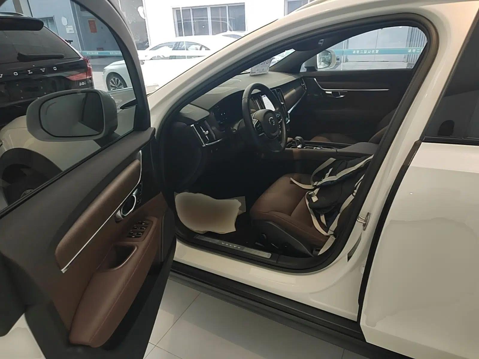 Volvo V90 2022 Cross Country B5 AWD Smart Range Edition — миниатюра 18