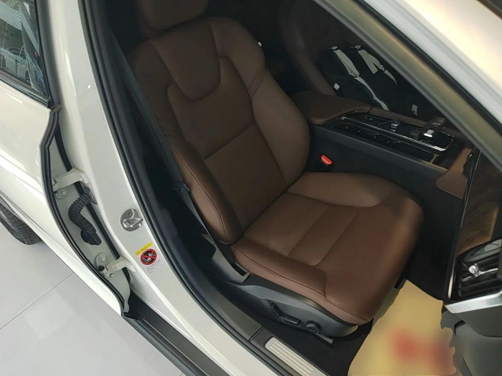 Volvo V90 2022 Cross Country B5 AWD Smart Range Edition — миниатюра 19
