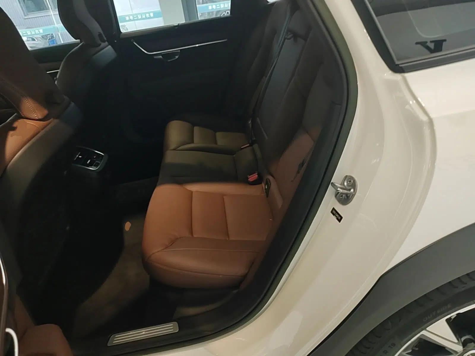 Volvo V90 2022 Cross Country B5 AWD Smart Range Edition — миниатюра 20