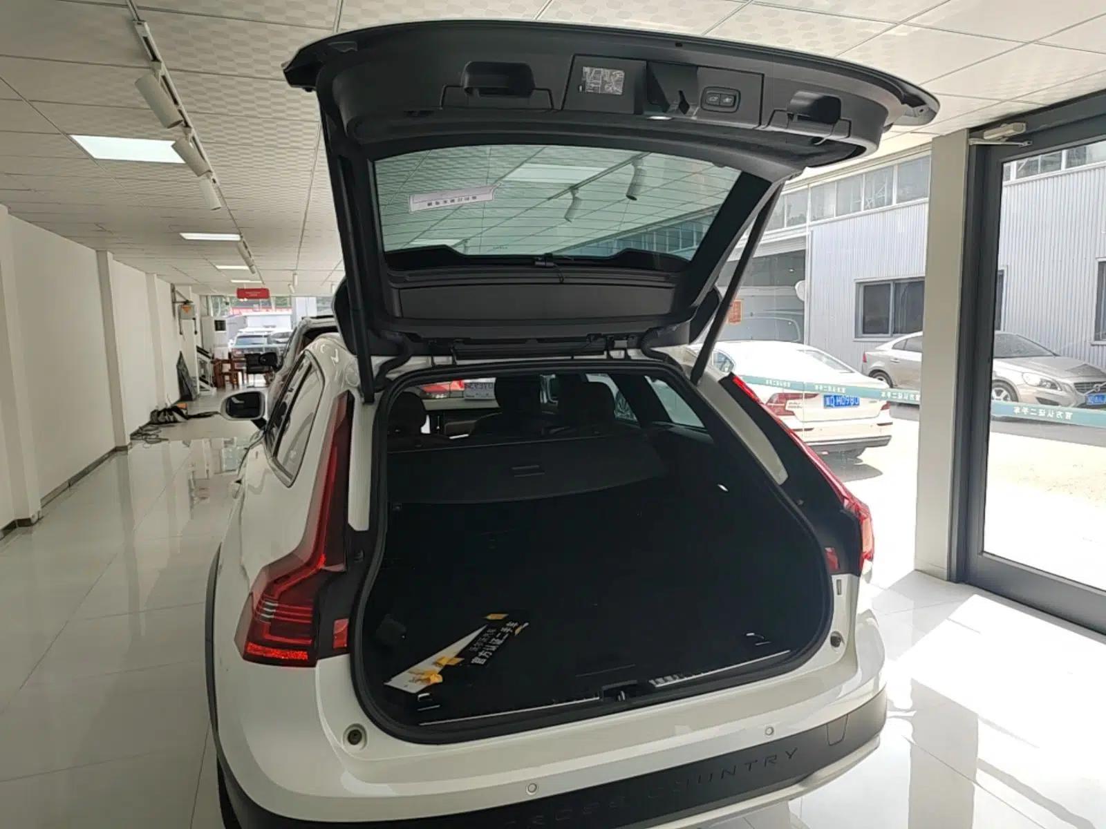 Volvo V90 2022 Cross Country B5 AWD Smart Range Edition — миниатюра 22