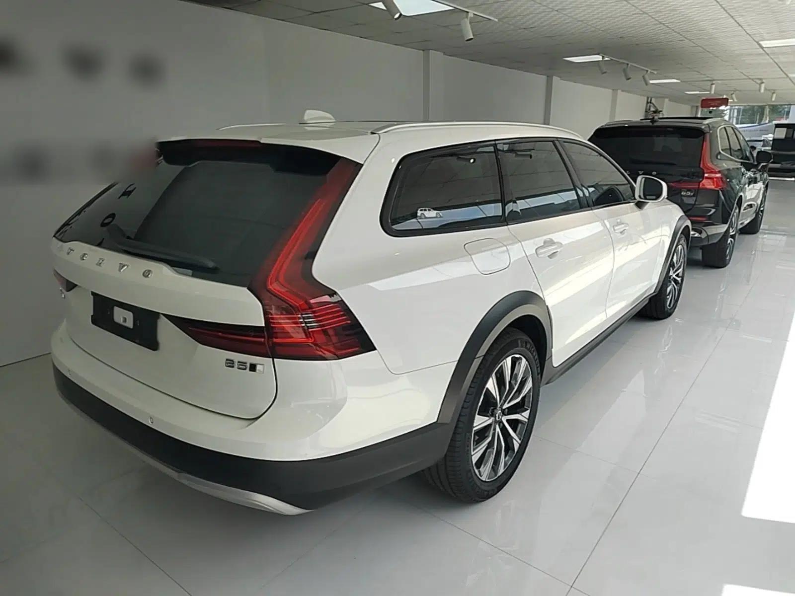Volvo V90 2022 Cross Country B5 AWD Smart Range Edition — миниатюра 6
