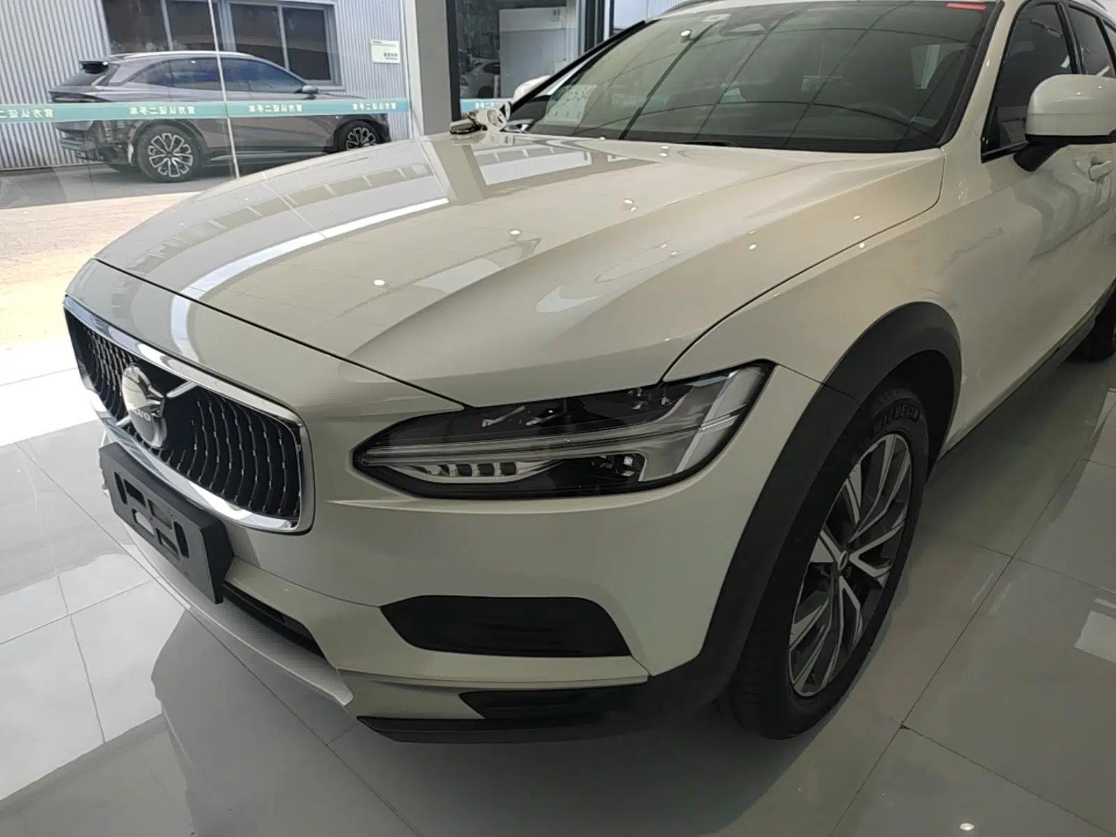 Volvo V90 2022 Cross Country B5 AWD Smart Range Edition — миниатюра 8