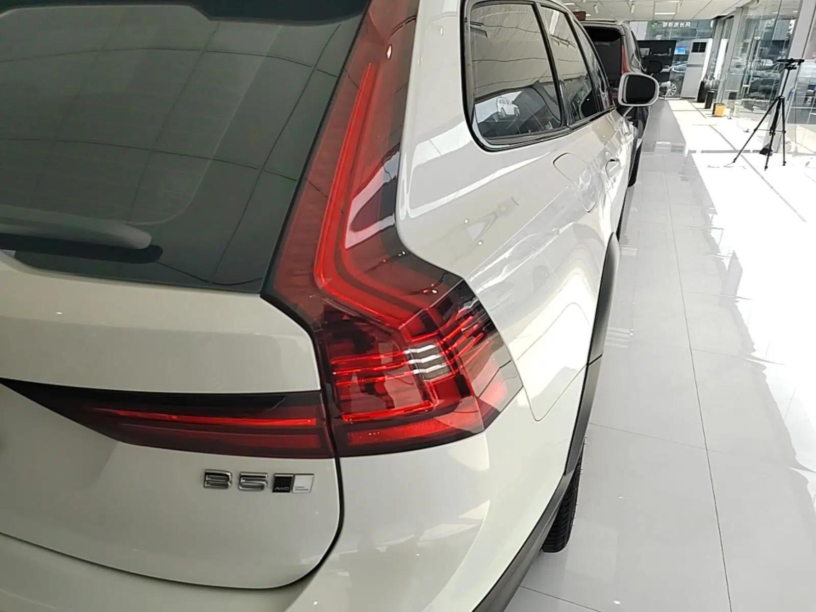 Volvo V90 2022 Cross Country B5 AWD Smart Range Edition — миниатюра 9