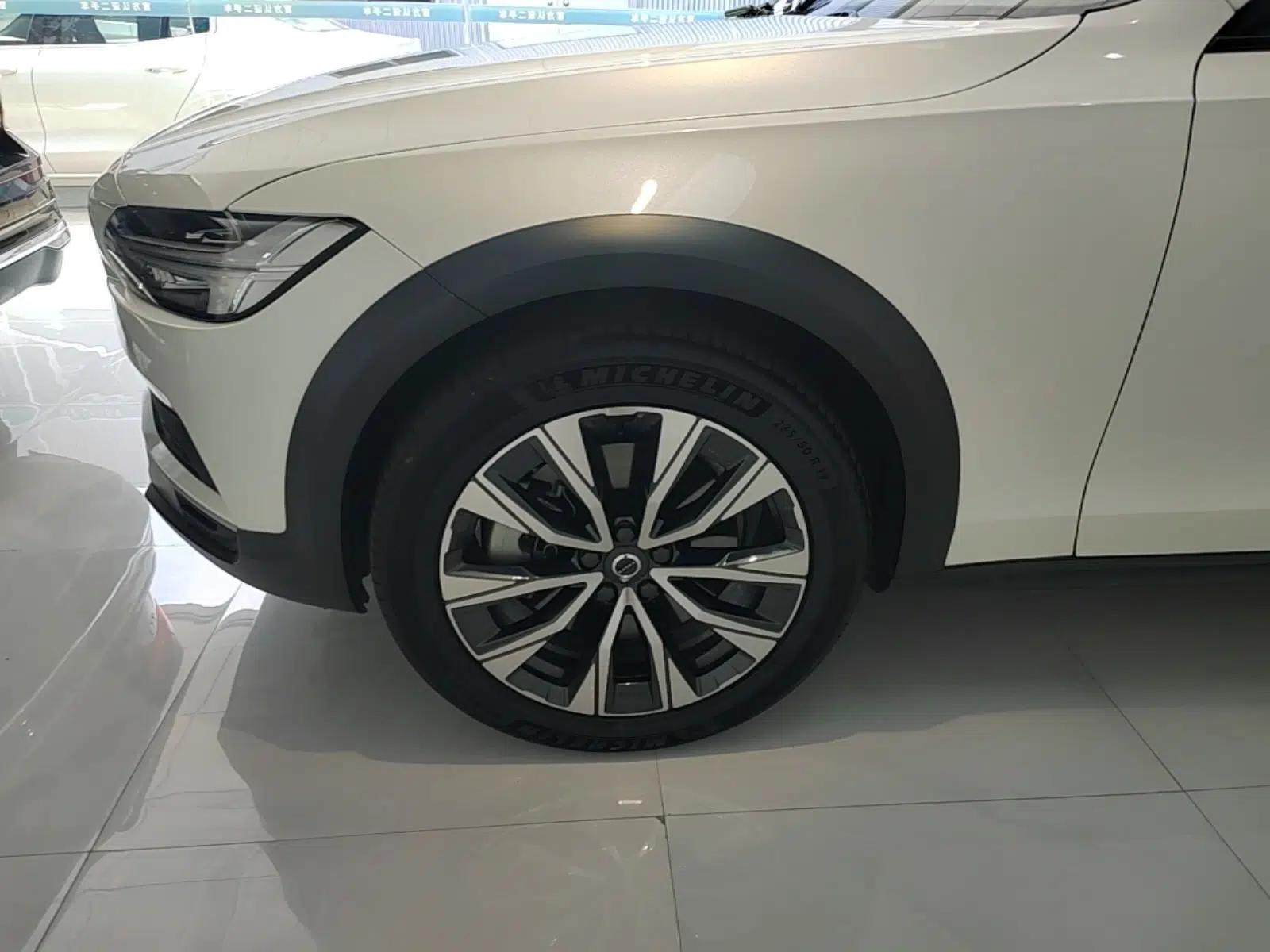 Volvo V90 2022 Cross Country B5 AWD Smart Range Edition — миниатюра 10
