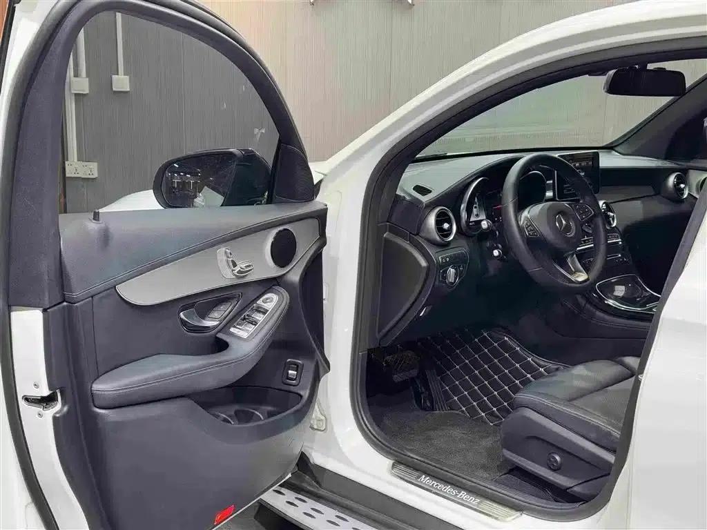 Mercedes-Benz GLC Coupe 2019 GLC 200 4MATIC Coupe SUV — миниатюра 4