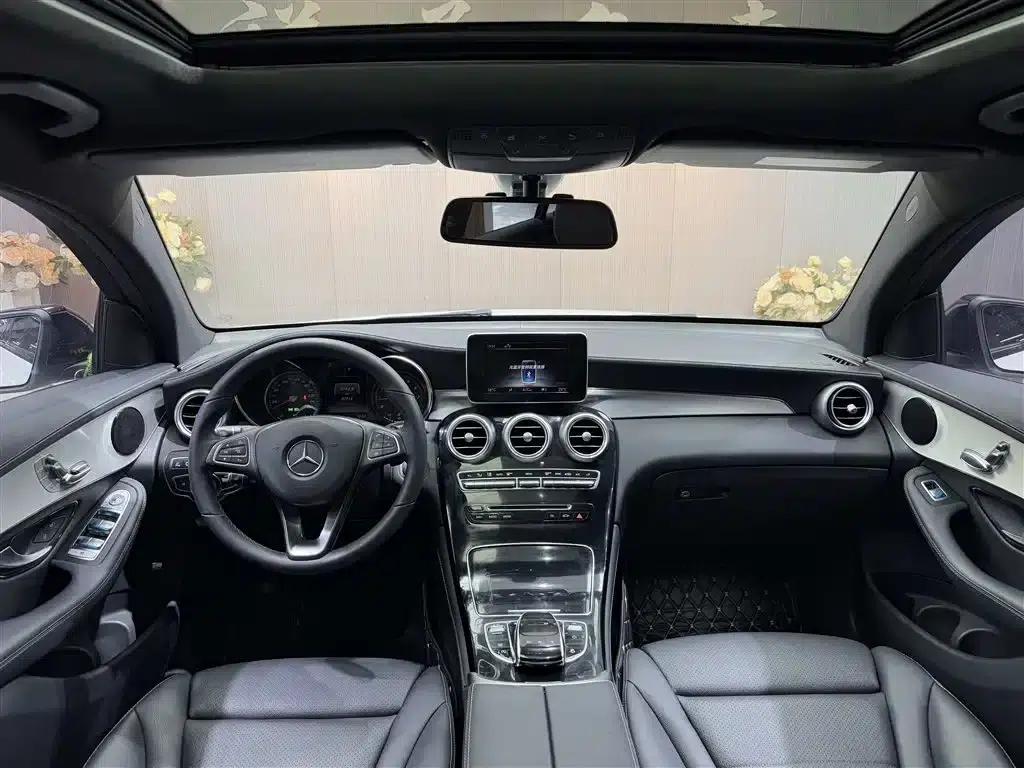 Mercedes-Benz GLC Coupe 2019 GLC 200 4MATIC Coupe SUV — миниатюра 6