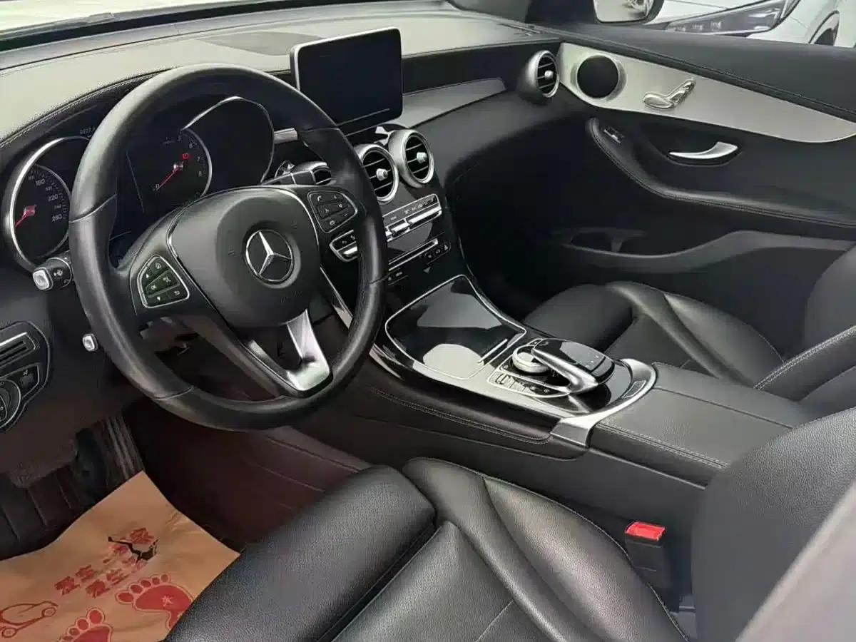 Mercedes-Benz GLC Coupe 2019 GLC 200 4MATIC Coupe SUV — миниатюра 3