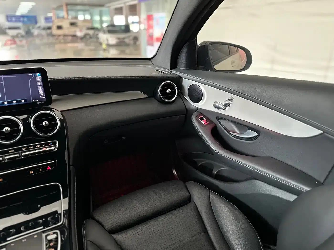 Mercedes-Benz GLC Coupe 2020 GLC 260 4MATIC Coupe SUV — миниатюра 14
