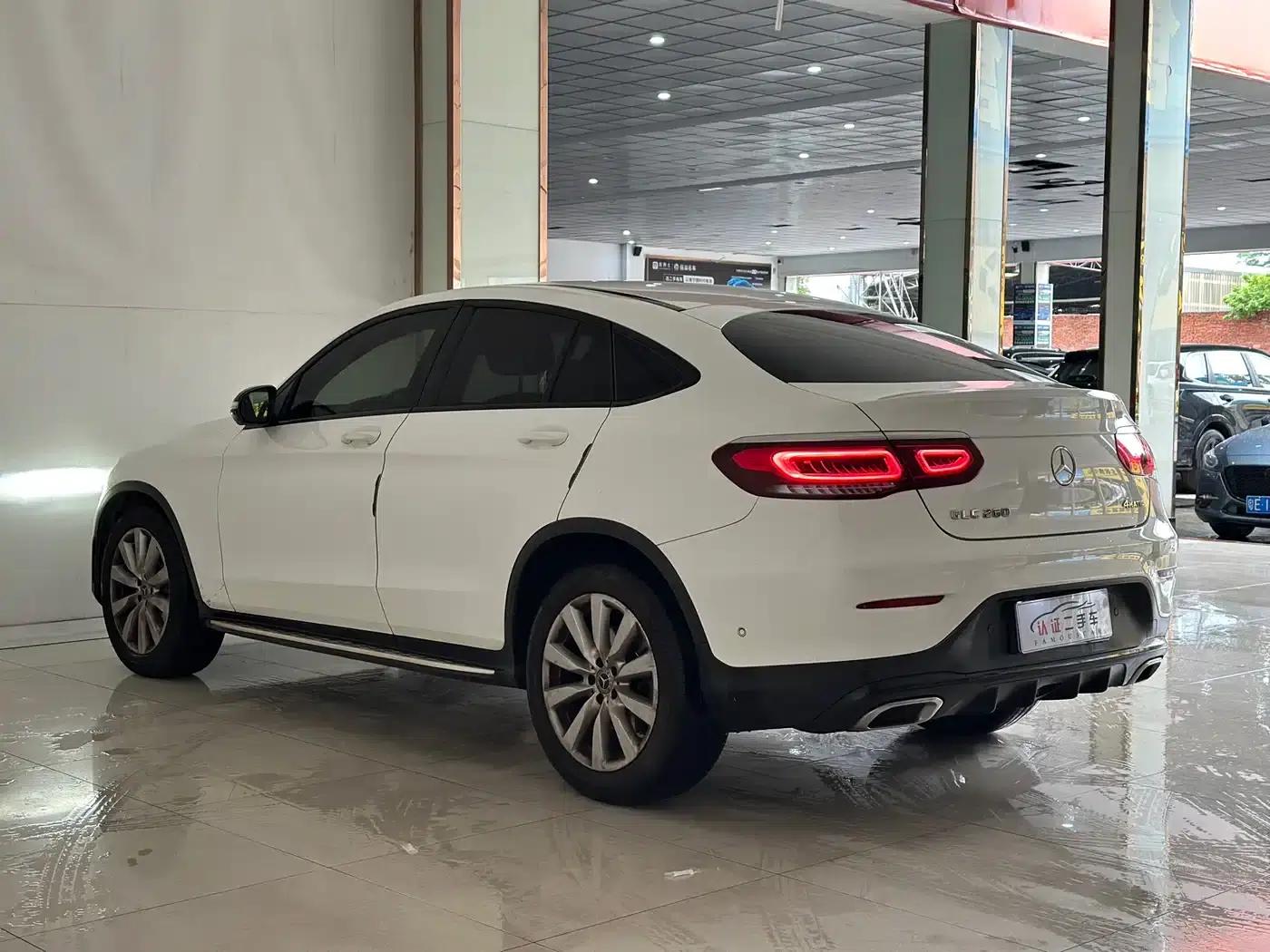 Mercedes-Benz GLC Coupe 2020 GLC 260 4MATIC Coupe SUV — миниатюра 18