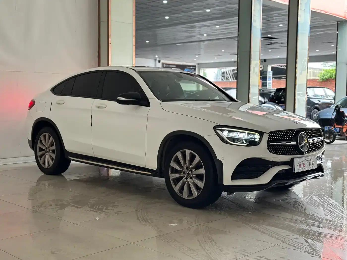 Mercedes-Benz GLC Coupe 2020 GLC 260 4MATIC Coupe SUV — миниатюра 3