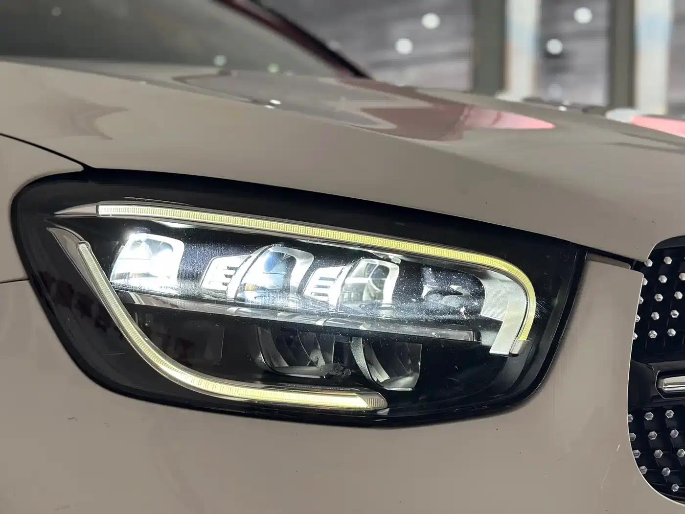 Mercedes-Benz GLC Coupe 2020 GLC 260 4MATIC Coupe SUV — миниатюра 4