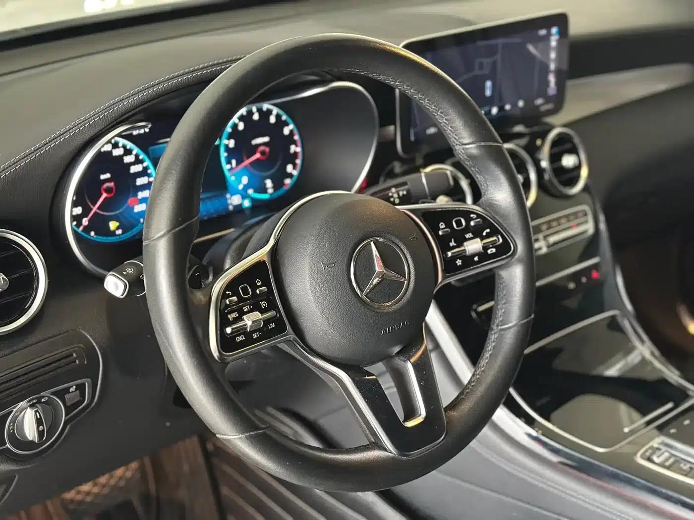 Mercedes-Benz GLC Coupe 2020 GLC 260 4MATIC Coupe SUV — миниатюра 6