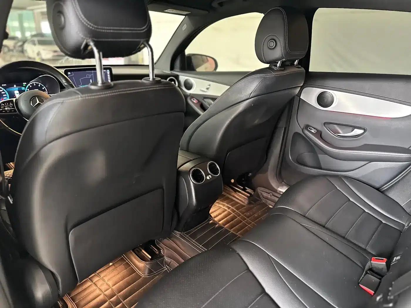 Mercedes-Benz GLC Coupe 2020 GLC 260 4MATIC Coupe SUV — миниатюра 9
