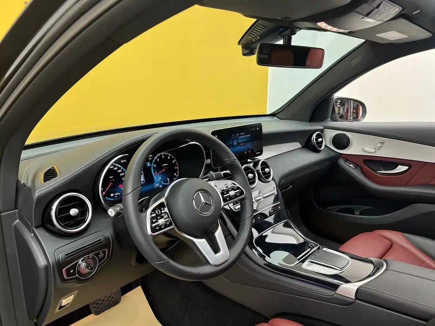 Mercedes-Benz GLC Coupe 2020 GLC 260 4MATIC Coupe SUV — миниатюра 3