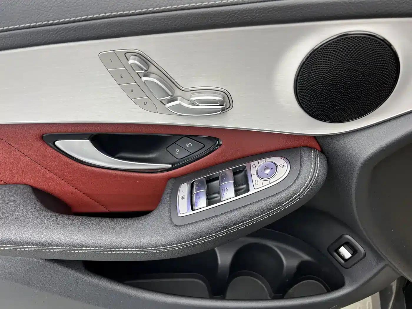 Mercedes-Benz GLC Coupe 2020 GLC 260 4MATIC Coupe SUV — миниатюра 4