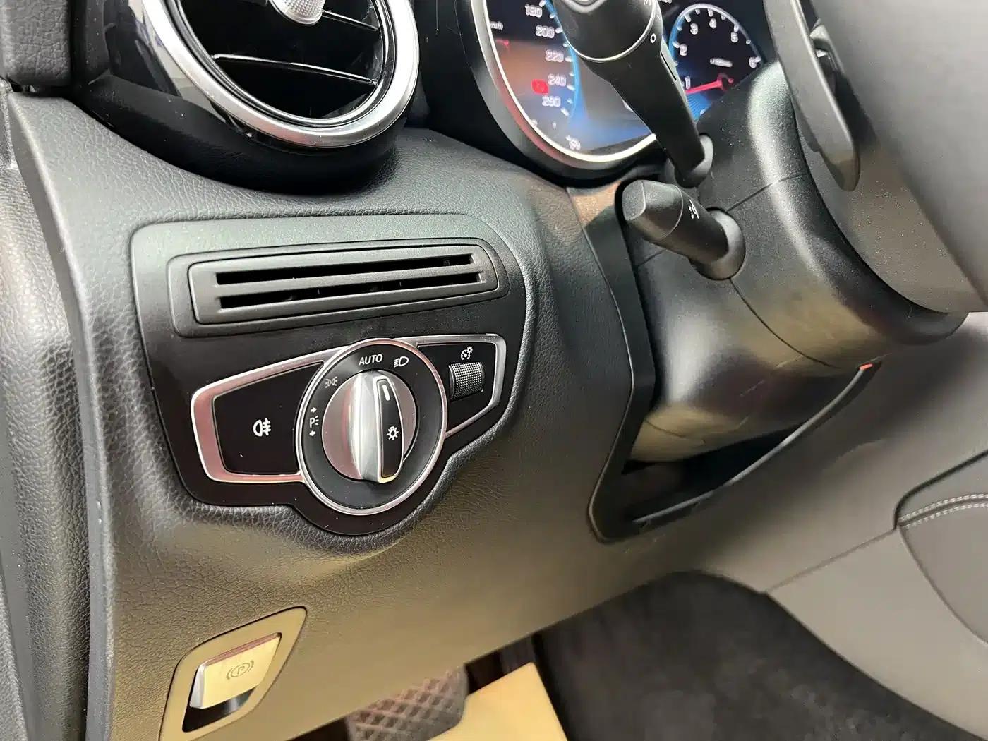 Mercedes-Benz GLC Coupe 2020 GLC 260 4MATIC Coupe SUV — миниатюра 5