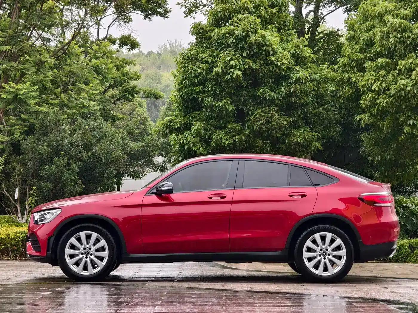 Mercedes-Benz GLC Coupe 2021 GLC 260 4MATIC Coupe SUV — миниатюра 3