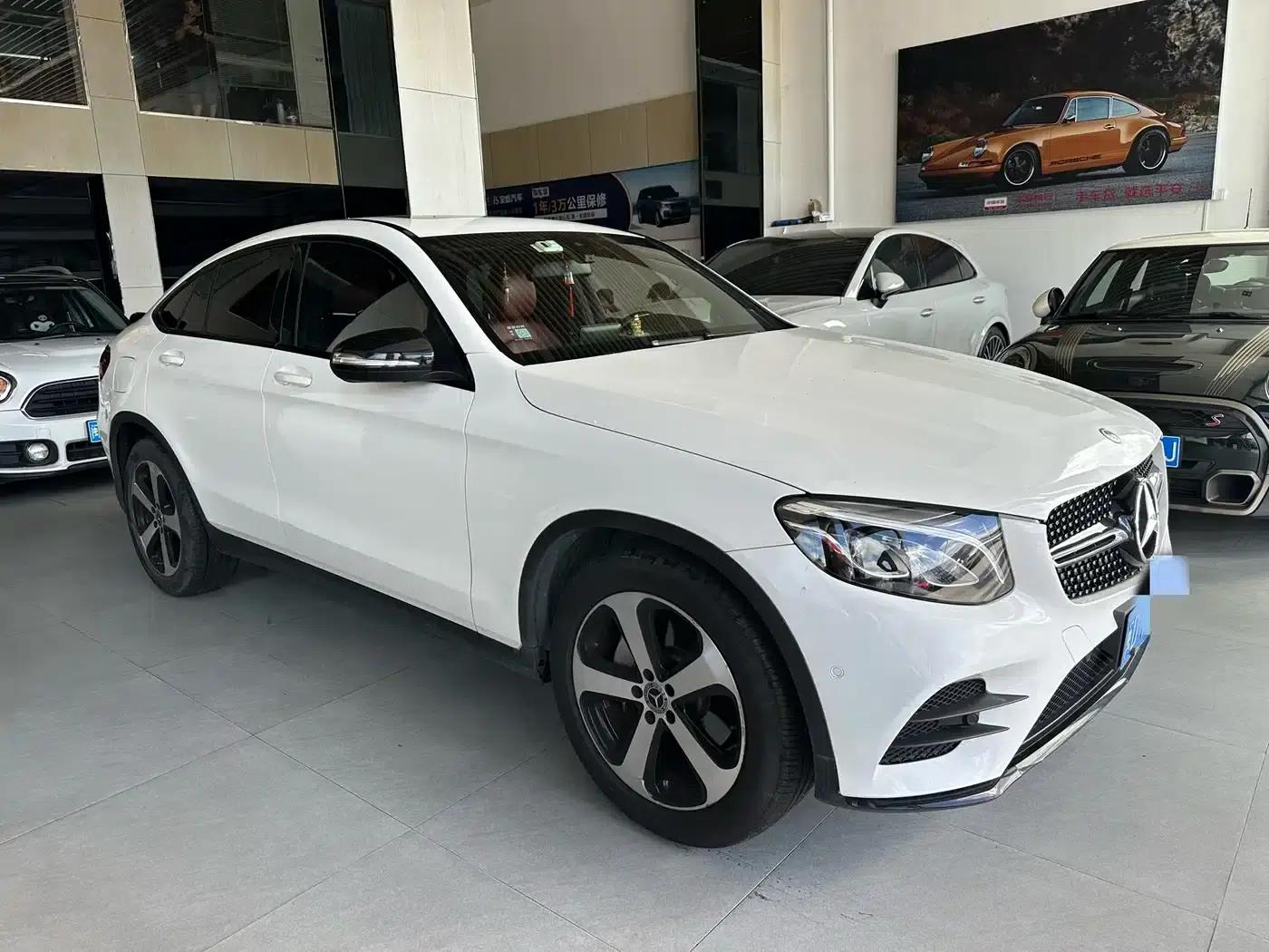 Mercedes-Benz GLC Coupe 2019 GLC 200 4MATIC Coupe SUV — миниатюра 3