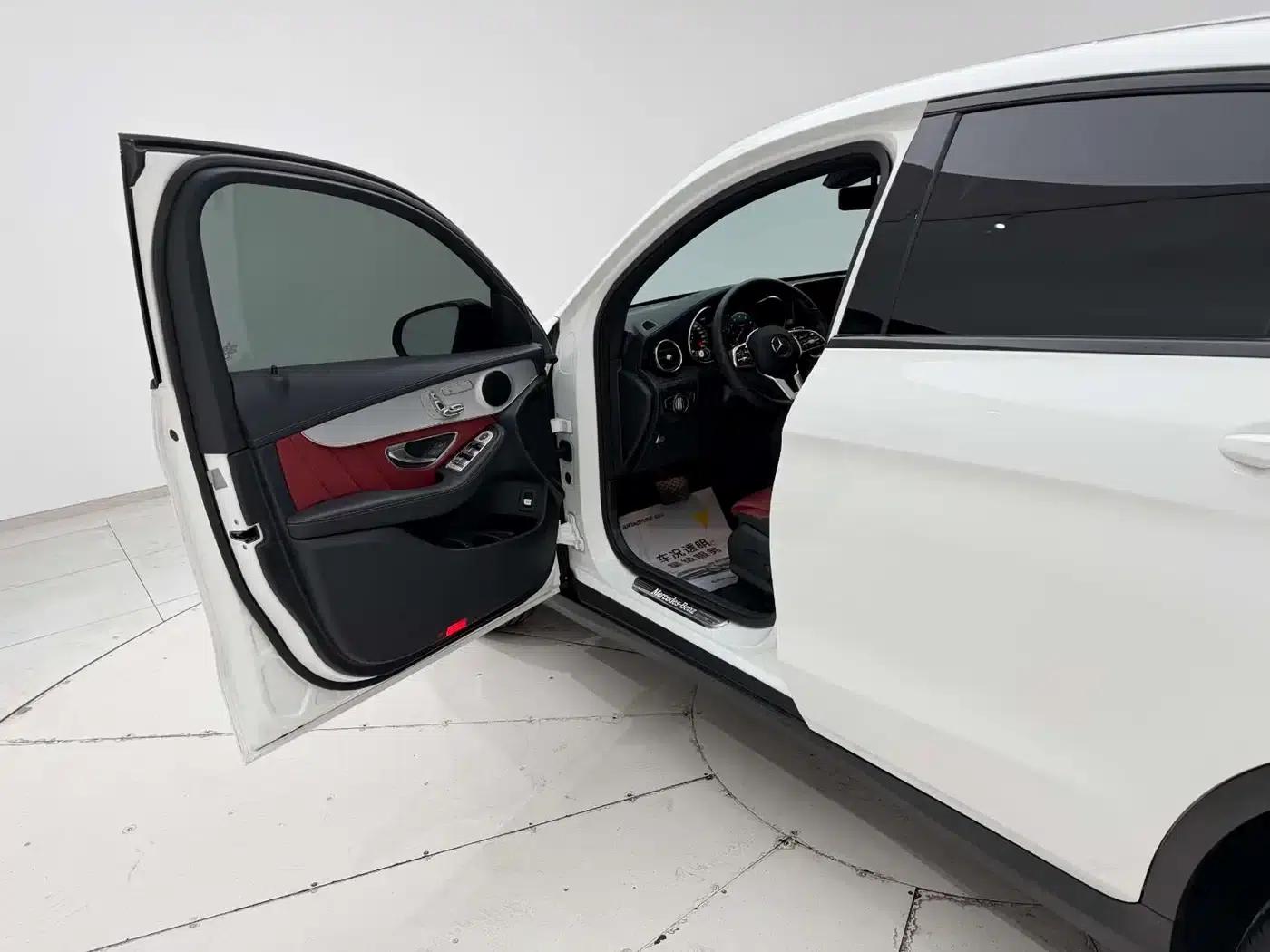 Mercedes-Benz GLC Coupe 2021 GLC 260 4MATIC Coupe SUV — миниатюра 13