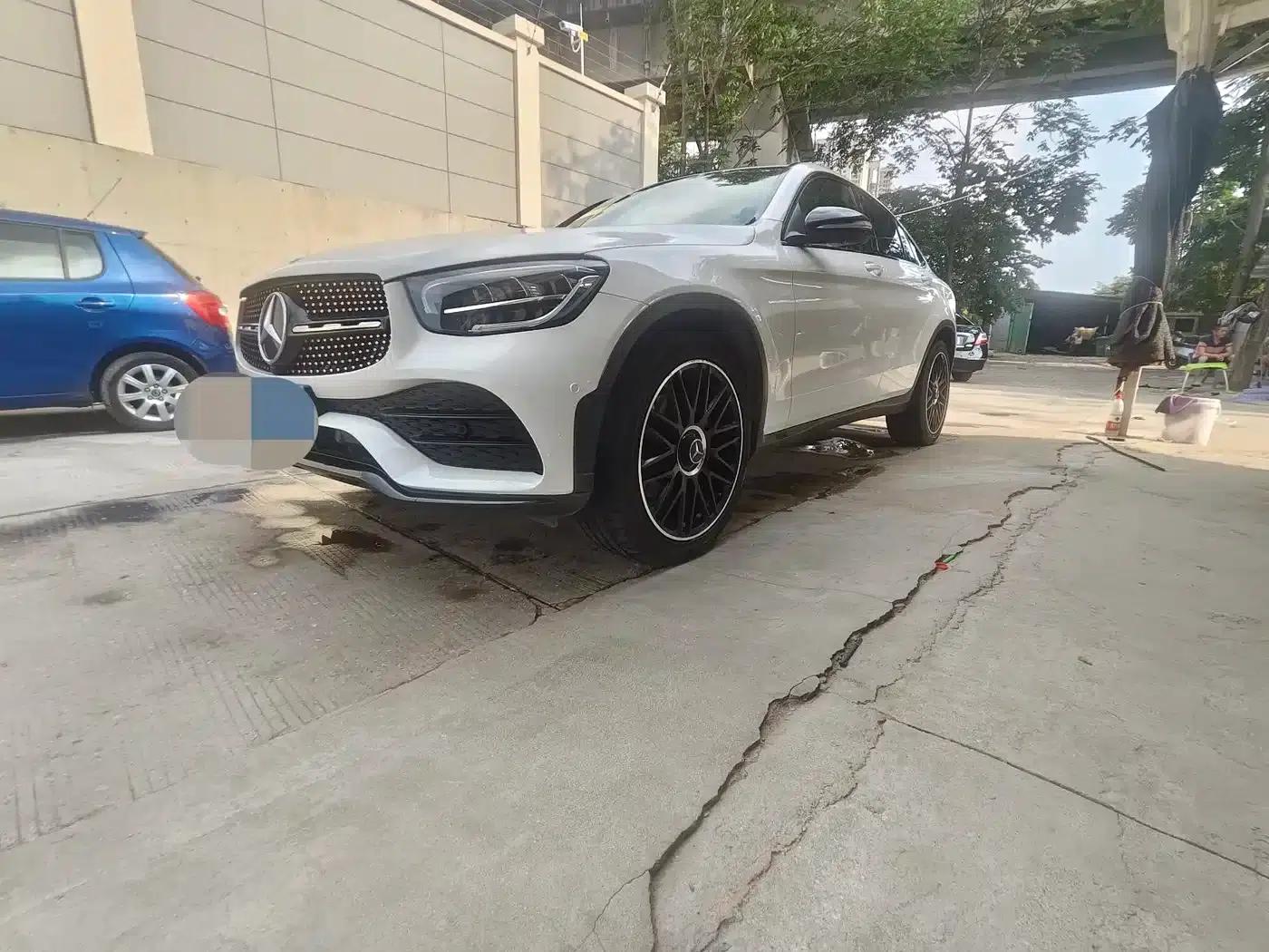 Mercedes-Benz GLC Coupe 2020 GLC 260 4MATIC Coupe SUV — миниатюра 1