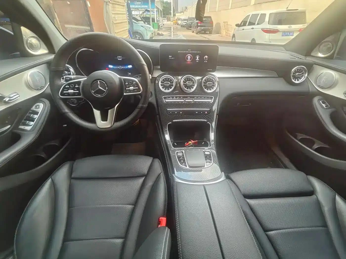 Mercedes-Benz GLC Coupe 2020 GLC 260 4MATIC Coupe SUV — миниатюра 5