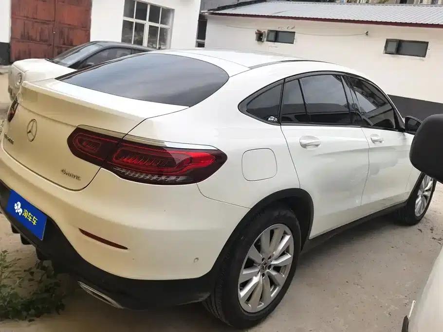 Mercedes-Benz GLC Coupe 2021 GLC 260 4MATIC Coupe SUV — миниатюра 3