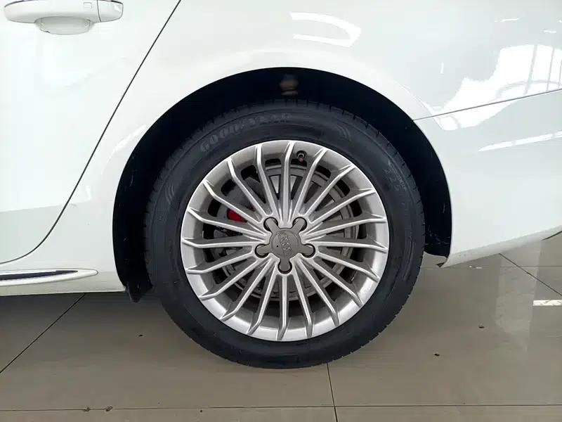 Audi A4L 2016 35 TFSI Classic Edition S line Comfort — миниатюра 9