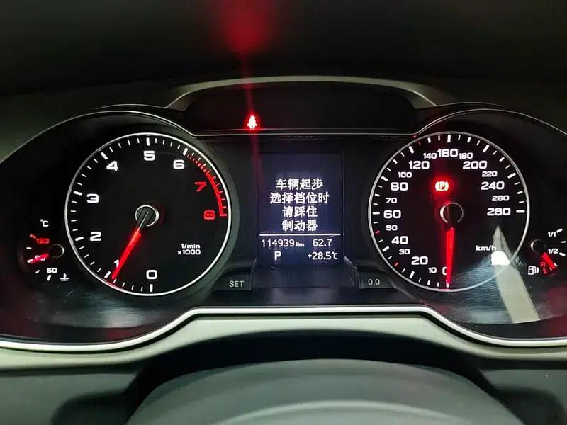 Audi A4L 2016 35 TFSI Automatic Standard Edition — миниатюра 15