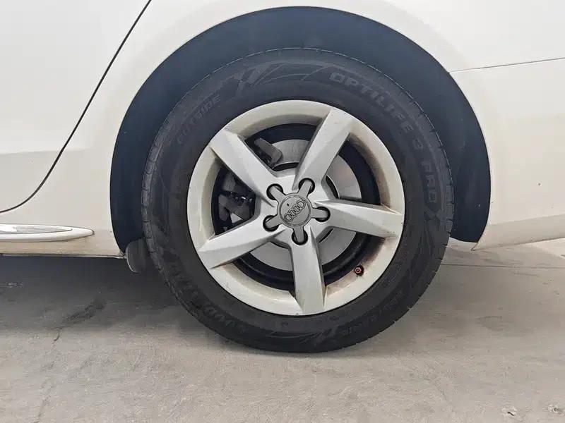 Audi A4L 2016 35 TFSI Automatic Standard Edition — миниатюра 9