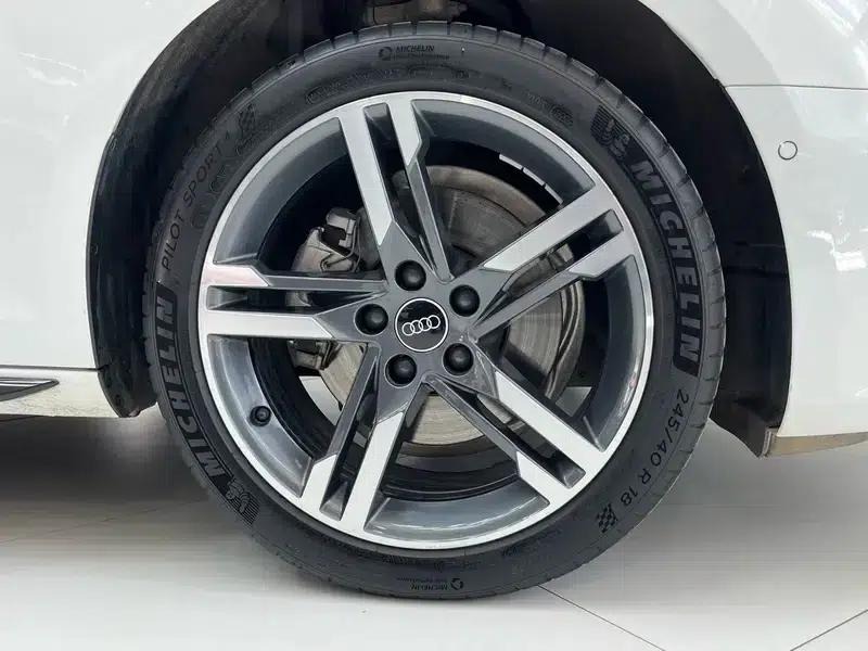 Audi A4L 2022 40 TFSI Fashion Dynamic Edition — миниатюра 8