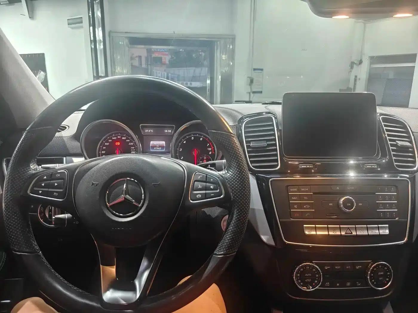 2017 Mercedes-Benz GLE Coupe, GLE 400 4MATIC Coupe SUV — миниатюра 3