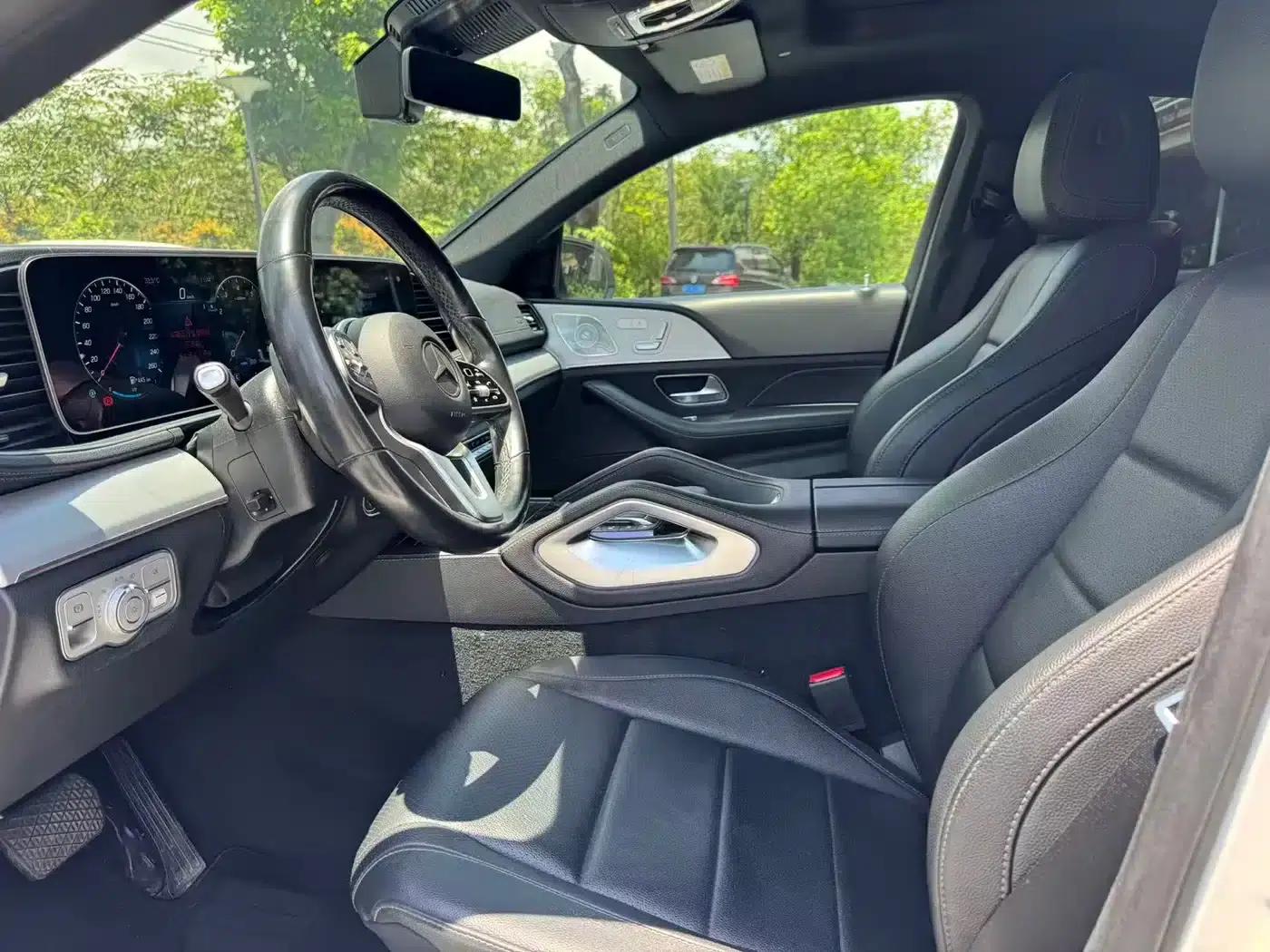 2020 Mercedes-Benz GLE Coupe, GLE 450 4MATIC Coupe SUV, Fashion Model — миниатюра 10
