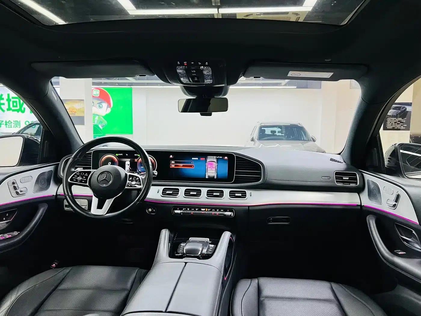2020 Mercedes-Benz GLE Coupe, GLE 450 4MATIC Coupe SUV, Fashion Model — миниатюра 13