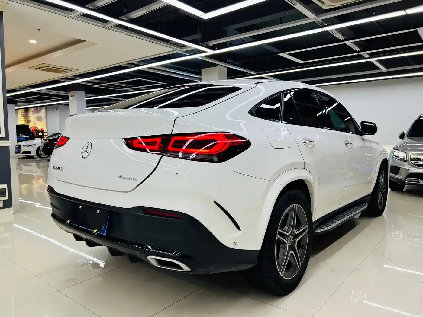 2020 Mercedes-Benz GLE Coupe, GLE 450 4MATIC Coupe SUV, Fashion Model — миниатюра 17